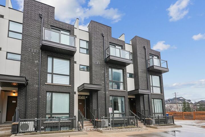 Photo de la propriété:  26 Fieldway Road 46  ON M8Z 3L2 