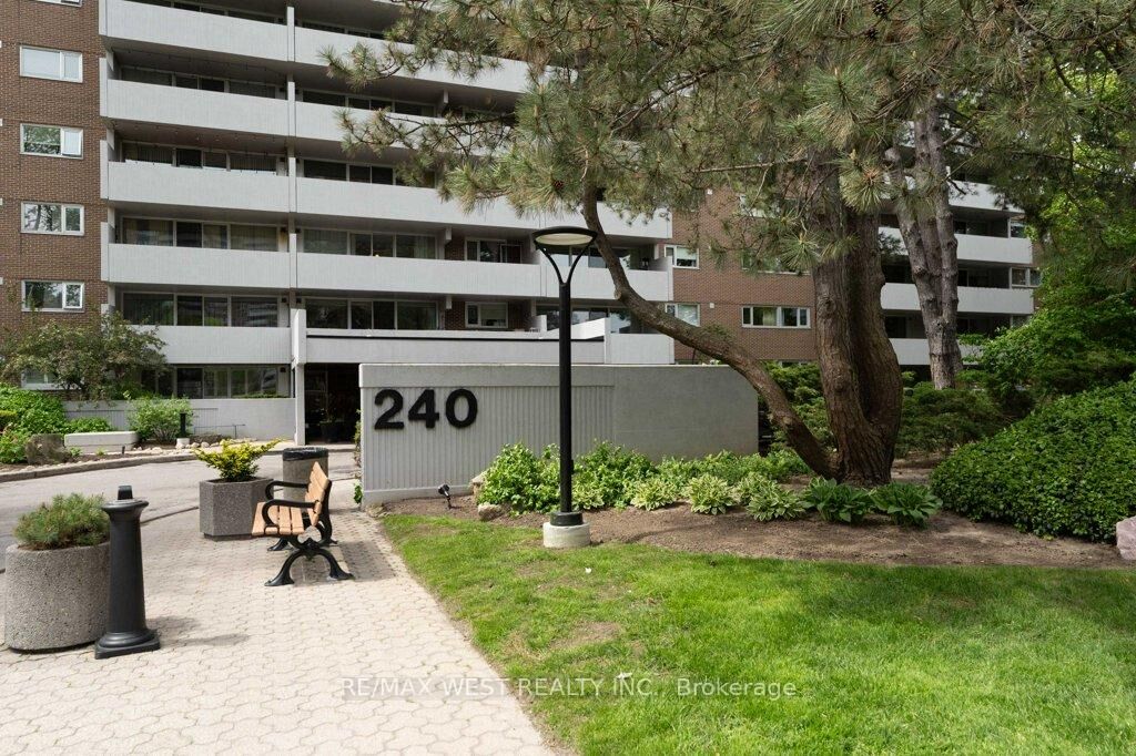 Property Photo:  240 Scarlett Road 807  ON M6N 4X4 