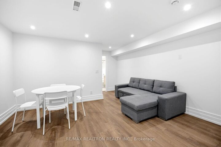 Property Photo:  220 Hillhurst Boulevard 1  ON M5N 1P4 