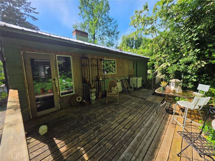 Property Photo:  713 Victoria Rd  BC V9R 4R6 