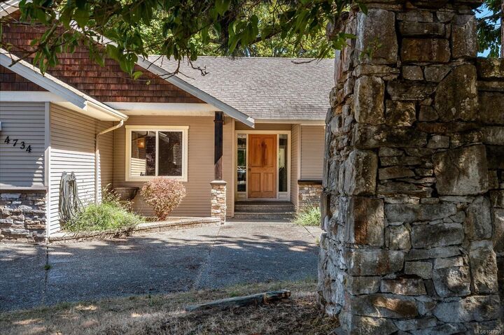 4734 Vista View Cres — photo 1