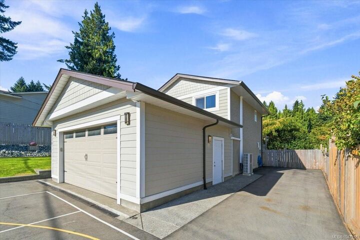 Property Photo: 5579 Clipper Dr BC V9T 5M7