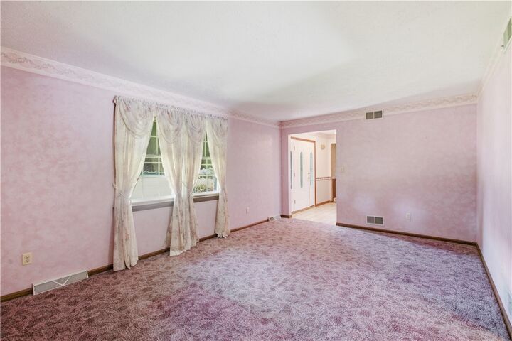 Property Photo: 3425 Aloha Dr PA 15068