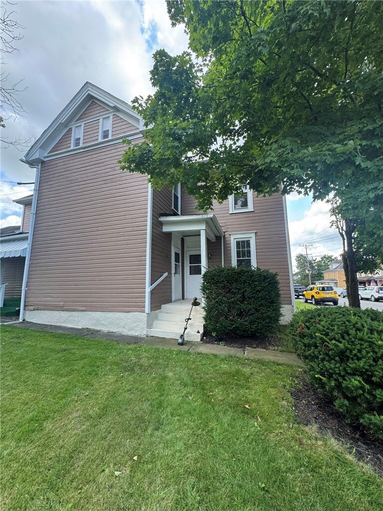 Property Photo:  500 Painter St  PA 15631 