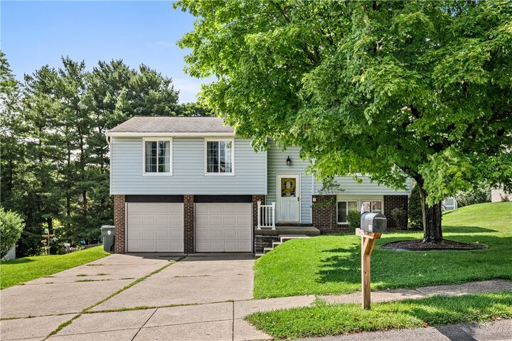 Property Photo:  135 Cranbrooke Dr  PA 15108 