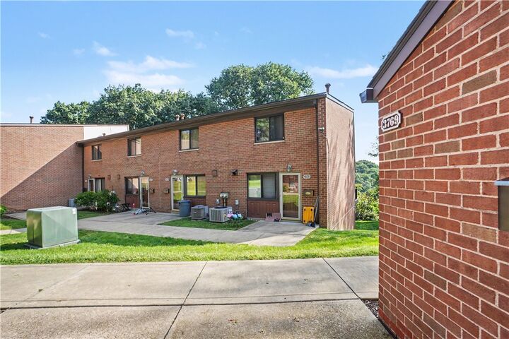 Property Photo: 3769 Allendale Circle PA 15204