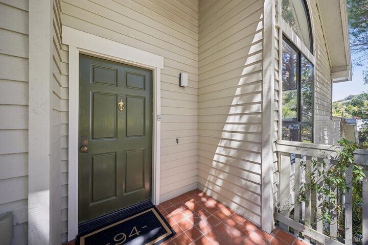 Property Photo:  94 Eucalyptus Knoll Street 94  CA 94941 