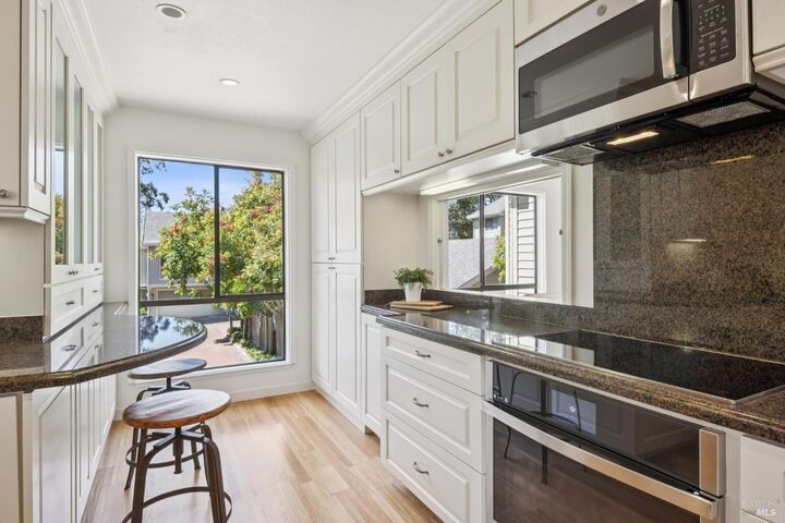 Property Photo:  94 Eucalyptus Knoll Street 94  CA 94941 