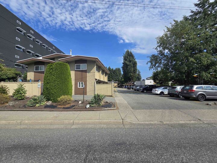 2048 McCallum Road 11 — photo 1