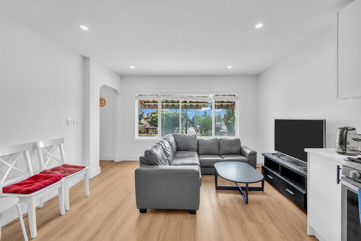 Property Photo: 425 E 57th Avenue BC V5X 1S8