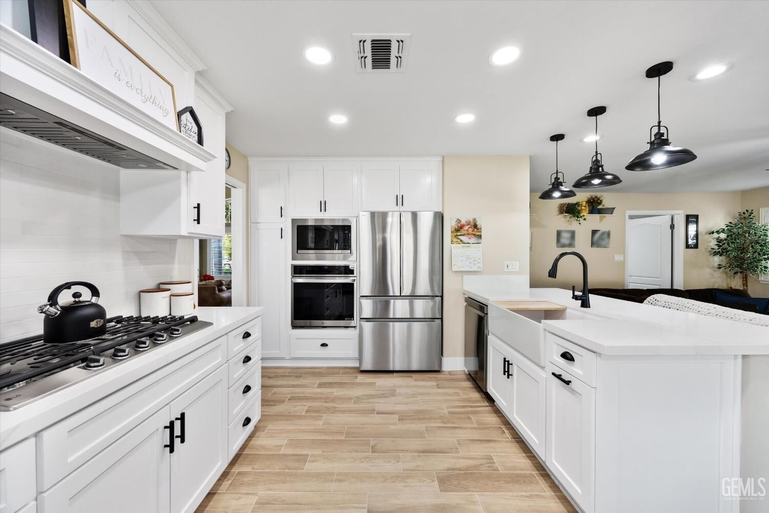 Property Photo:  12008 Ernestina Court  CA 93306 