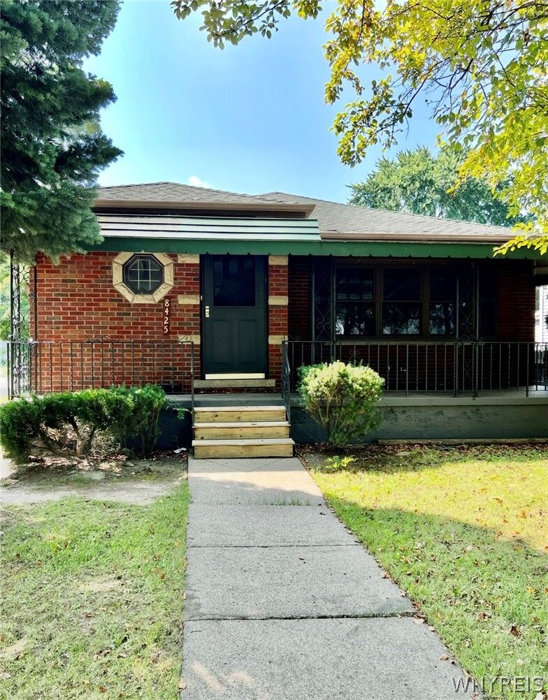 Property Photo: 8425 Pershing Avenue NY 14304