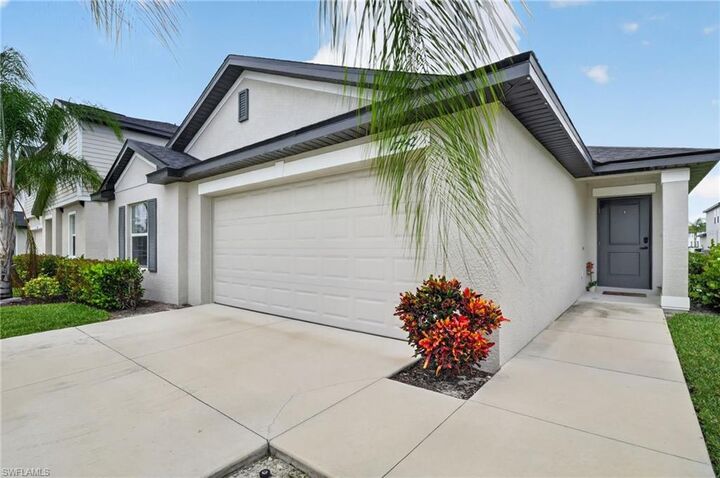Property Photo:  17742 Paradiso Way  FL 33917 