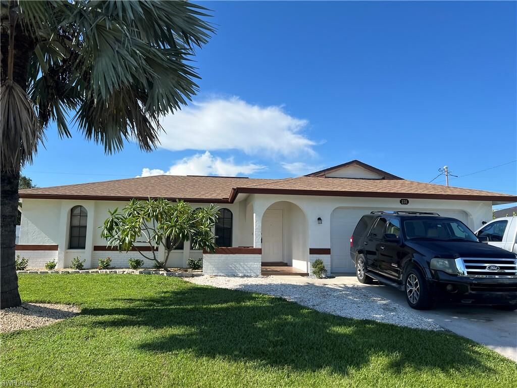 Property Photo:  231 SW 33rd St  FL 33914 