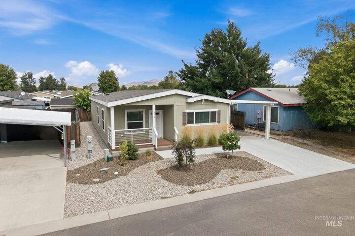 Property Photo:  716 Liberty Ln  ID 83617 