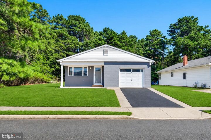 Property Photo:  