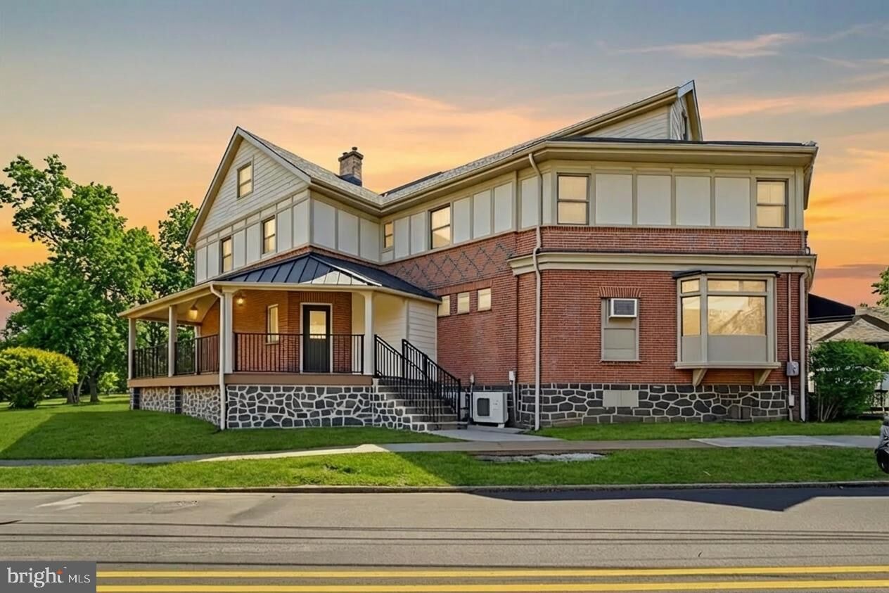 Property Photo:  1 Pennsylvania Avenue  PA 19087 