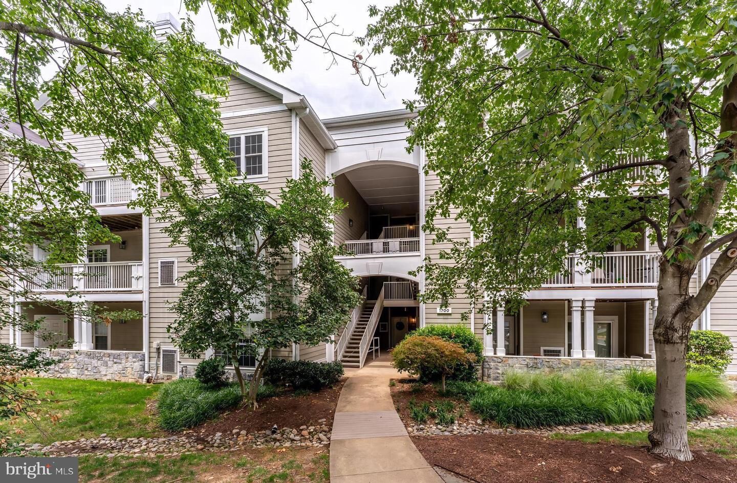 Property Photo:  1700 Lake Shore Crest Drive 25  VA 20190 