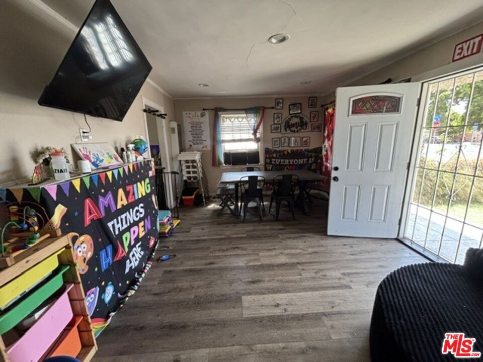 Property Photo:  1537 E 84th St  CA 90001 