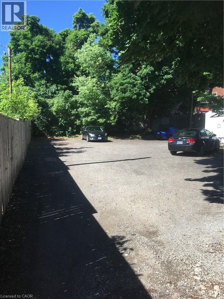 Property Photo: 840 King St E/S Street 5 ON N3H 3P2