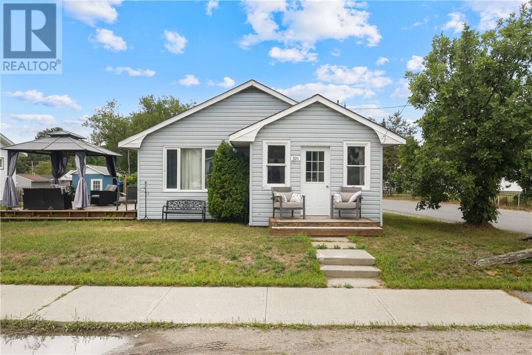 Property Photo:  305 Castle Street  ON P0P 1P0 