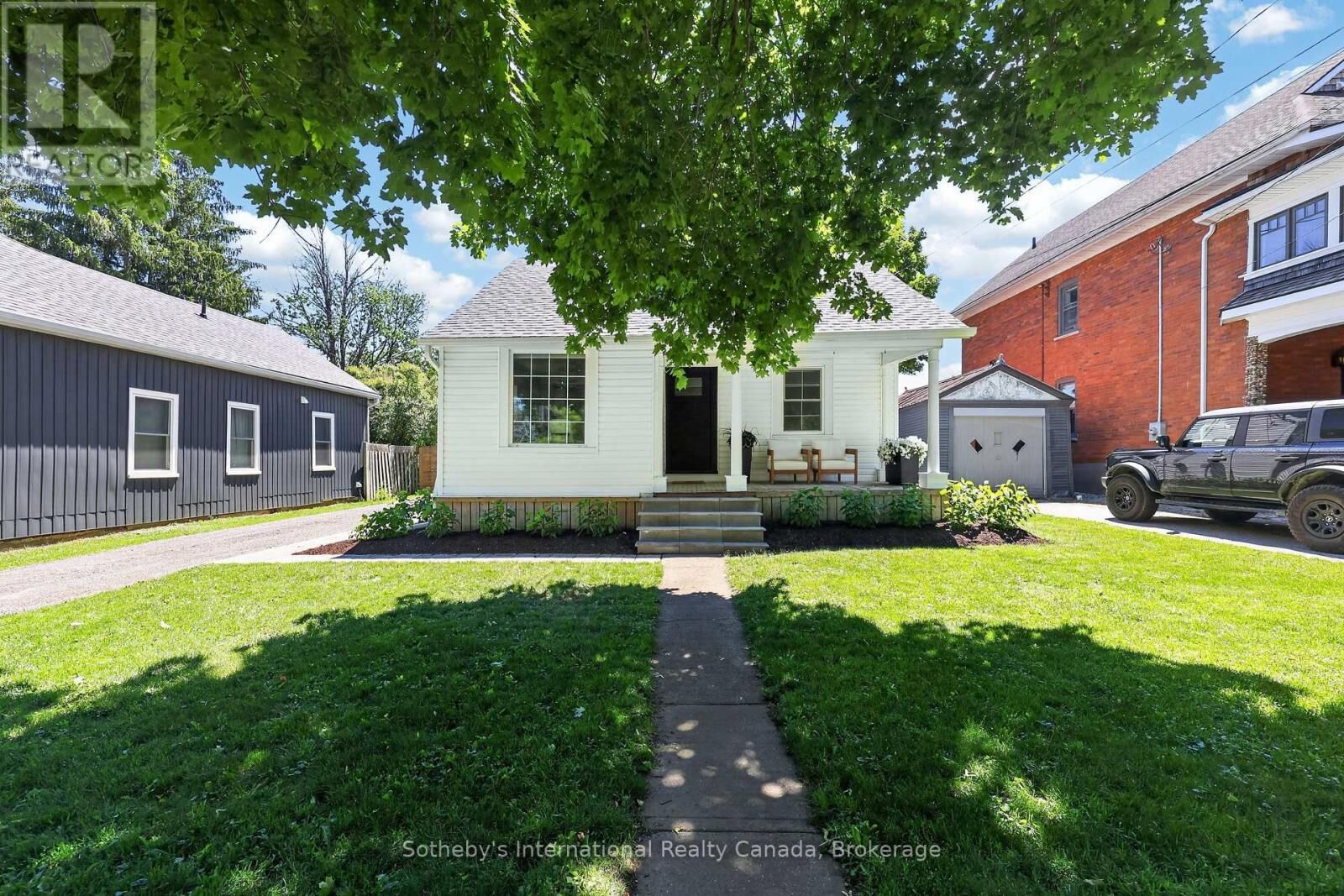 Property Photo:  131 Bruce Street South  ON N0H 2P0 