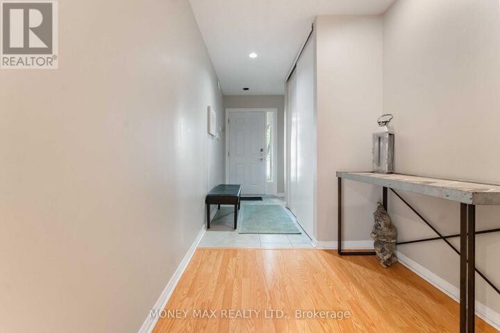 Property Photo: 7 Forsyth Lane 4 ON K2H 9H1