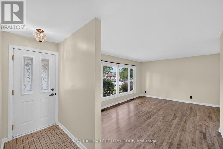 Property Photo: 1143 Gateway Road ON K2C 2W8