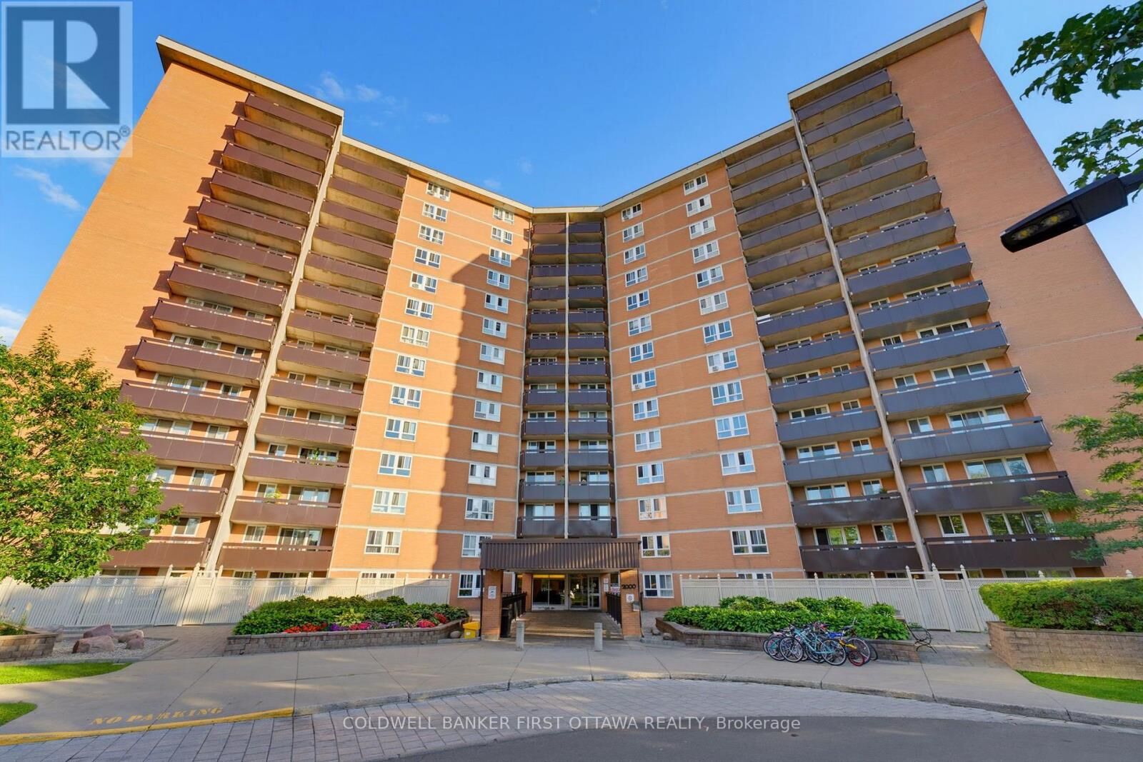 Photo de la propriété:  2000 Jasmine Crescent 803  ON K1J 8K4 