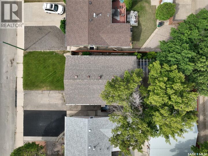 Property Photo:  1214 Grandview Street W  SK S6H 5M2 