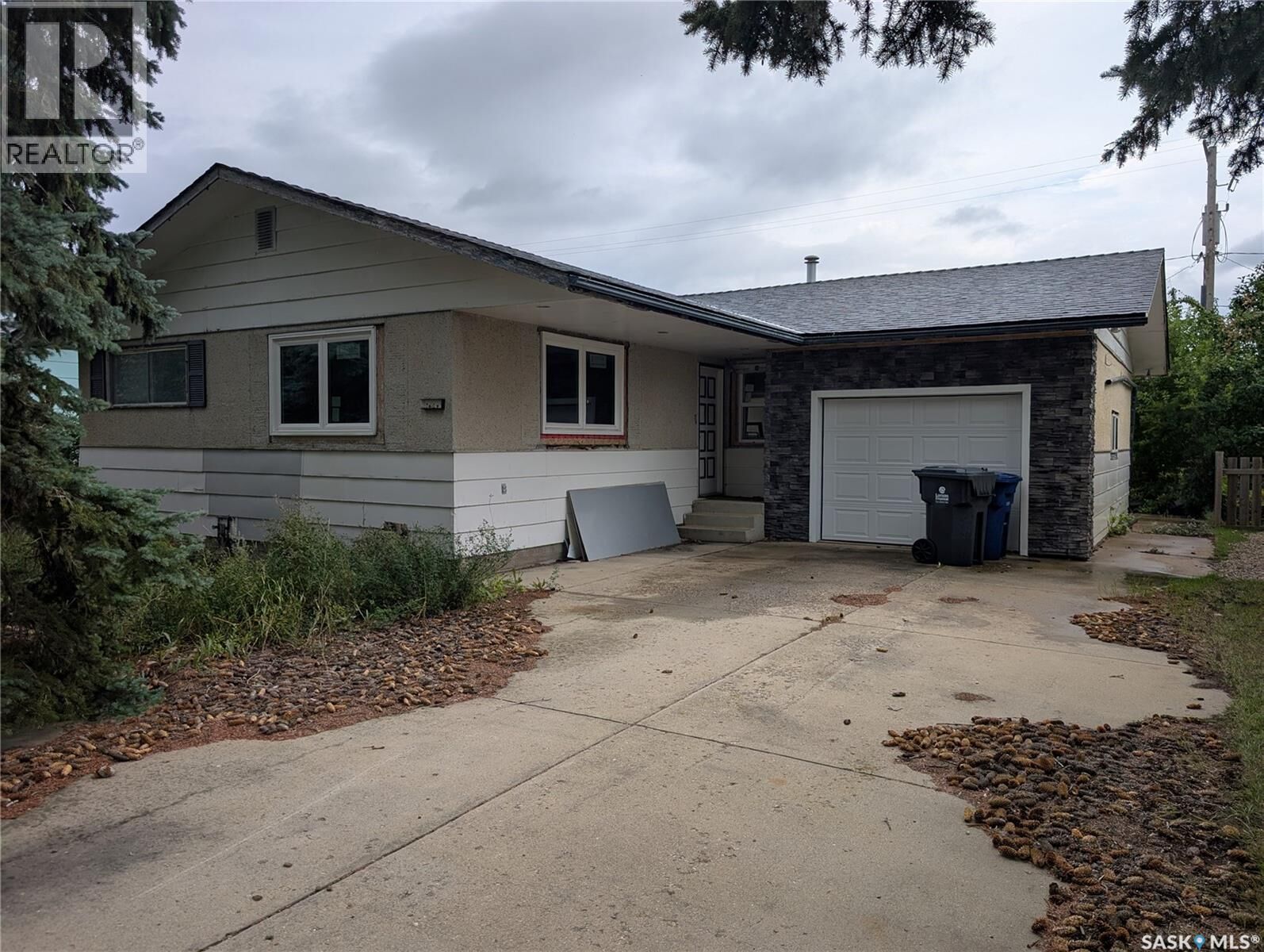 Property Photo: 125 Main Street E SK S0K 0A1