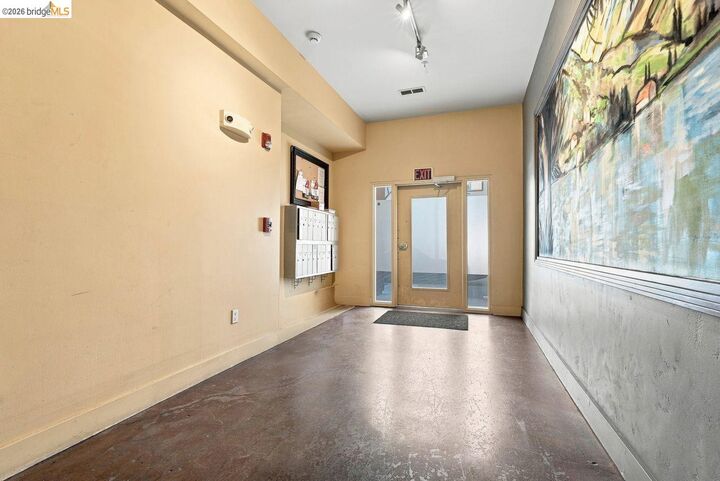 Property Photo: 675 8th St 3 CA 94607