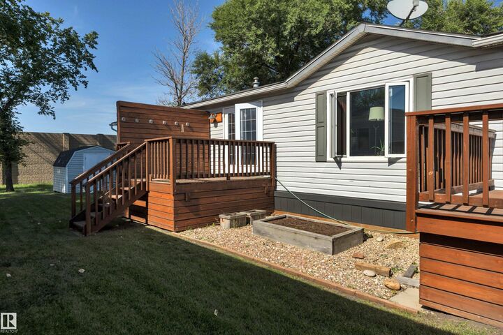 Property Photo:  17 Willow Park Estates  AB T9E 5P7 