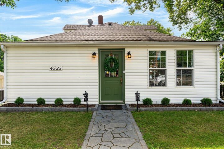 Property Photo:  4523 50 Avenue  AB T0G 1L0 