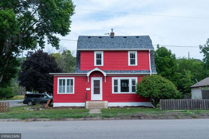 Property Photo:  311 Varner Street N  MN 55352 