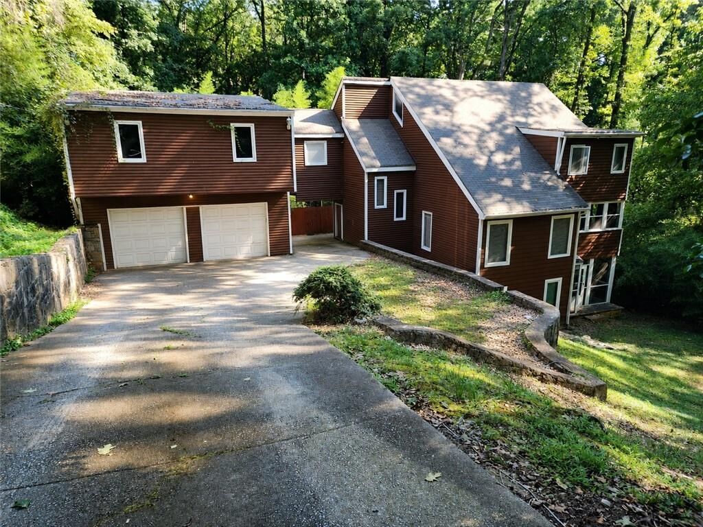Property Photo: 258 Kenilworth Circle GA 30083