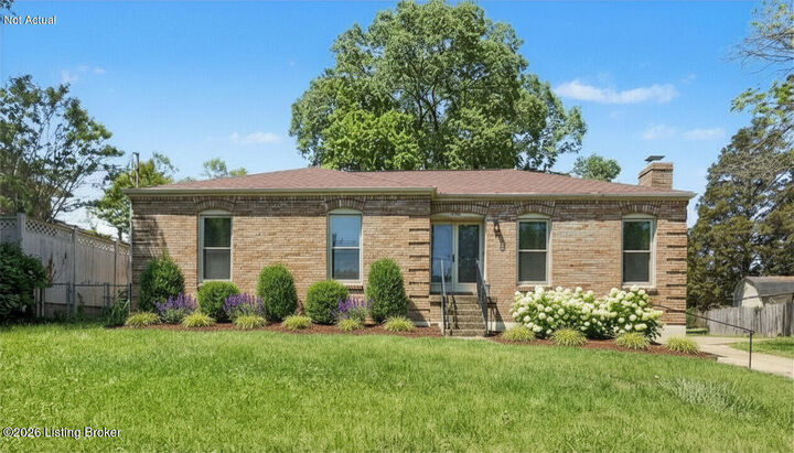 Property Photo: 3318 Hunsinger Ln KY 40220