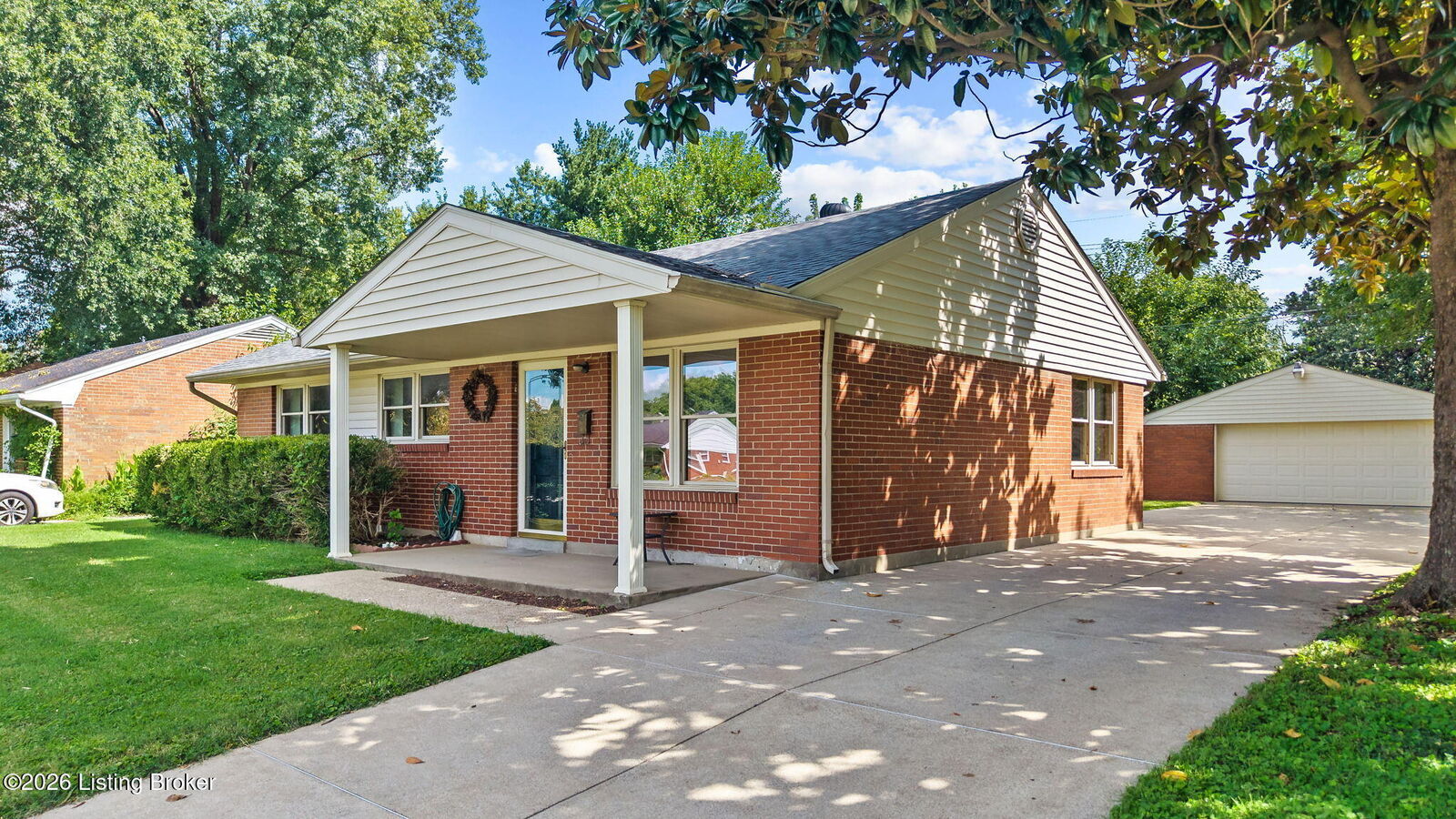 Property Photo: 3107 Maywood Pl KY 40220