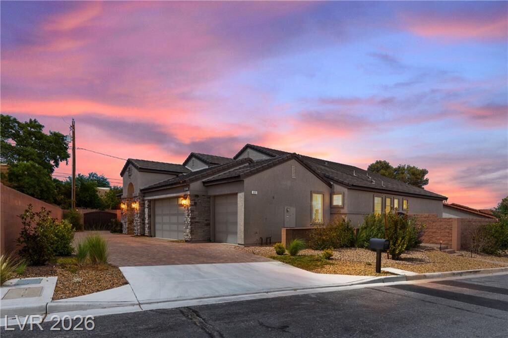 Property Photo: 625 Robin Lane NV 89015