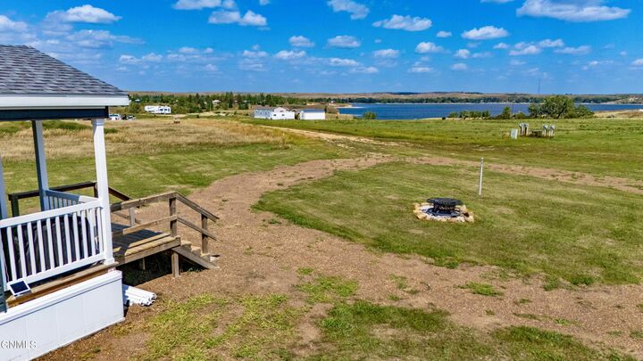 Property Photo: 6812 E Schatz Lane ND 58533