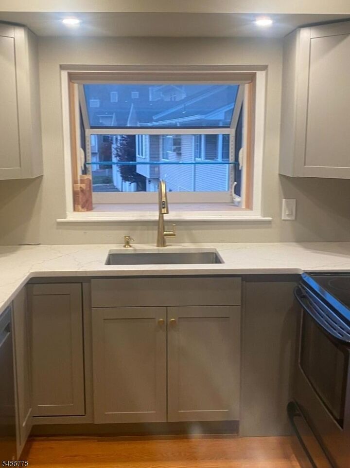Property Photo:  34 Ashley Court Ondo  NJ 07921 