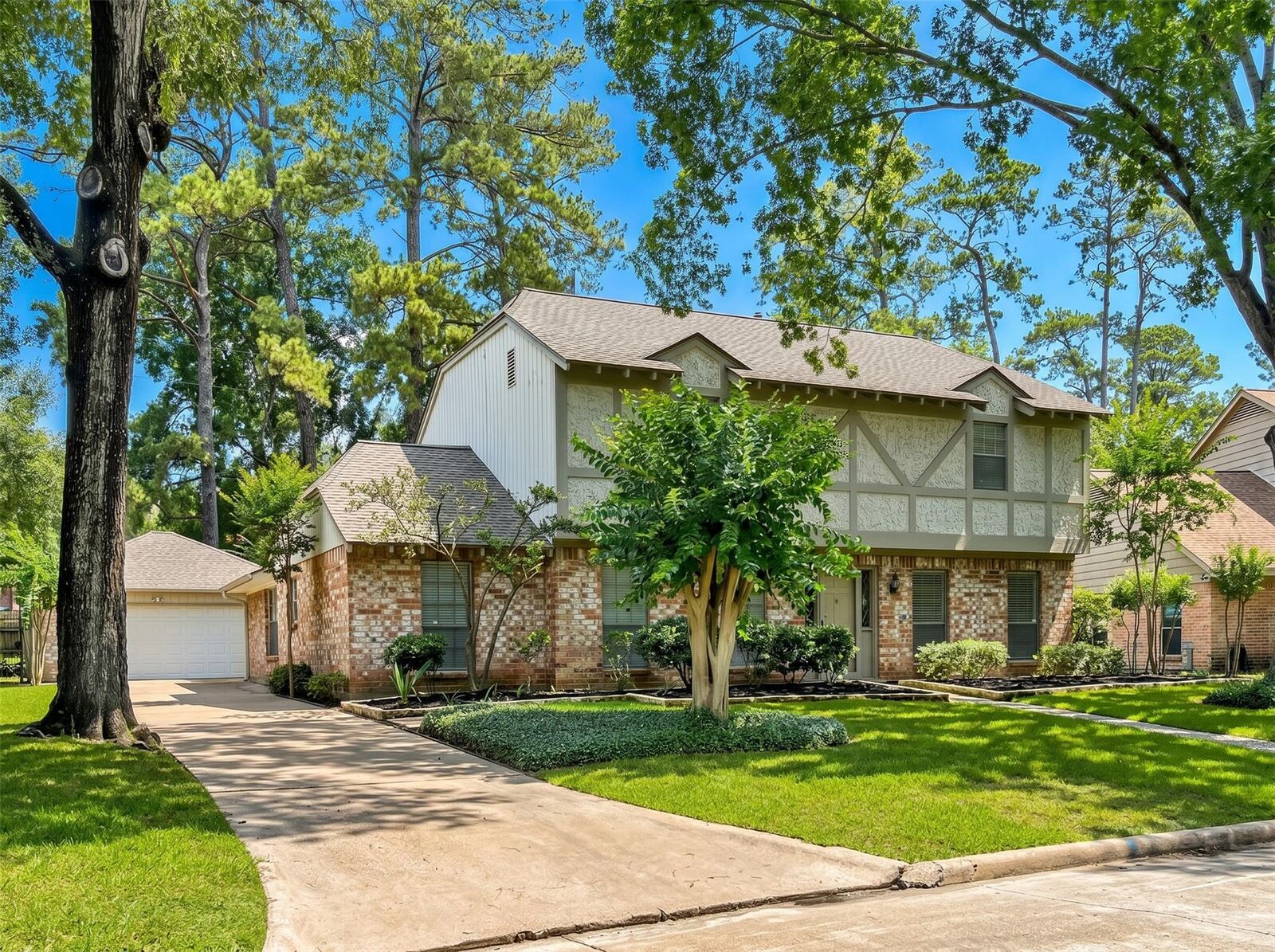 Property Photo:  5702 Vestavia Drive  TX 77069 