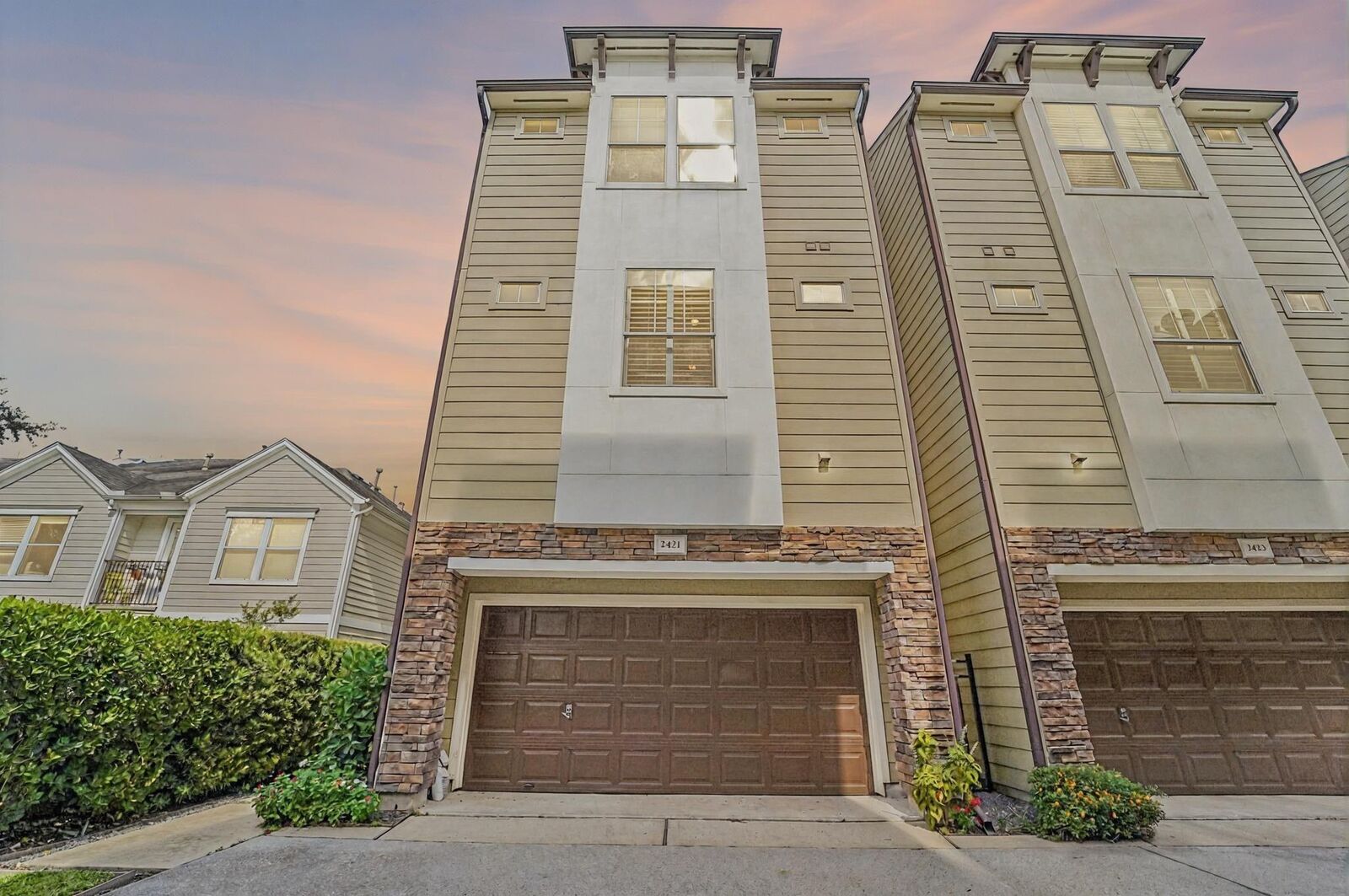 Property Photo:  2421 Beall Street  TX 77008 