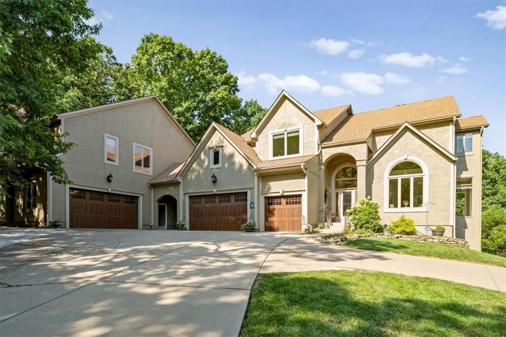 Property Photo:  708 S 102 Street  KS 66111 