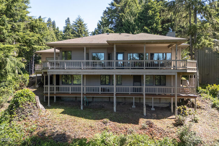 Property Photo: 488 Lookout Drive OR 97367