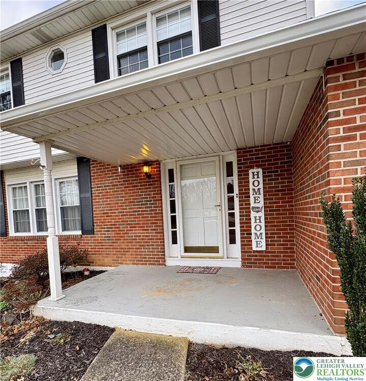 Property Photo: 7270 Hillcrest Drive PA 18062