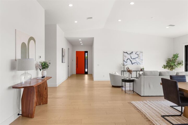 Property Photo:  930 East Boulevard  FL 34786 