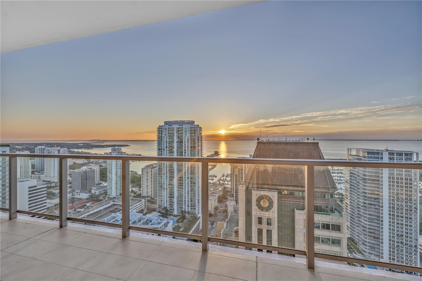 Property Photo: 275 1st Avenue S 3704 FL 33701