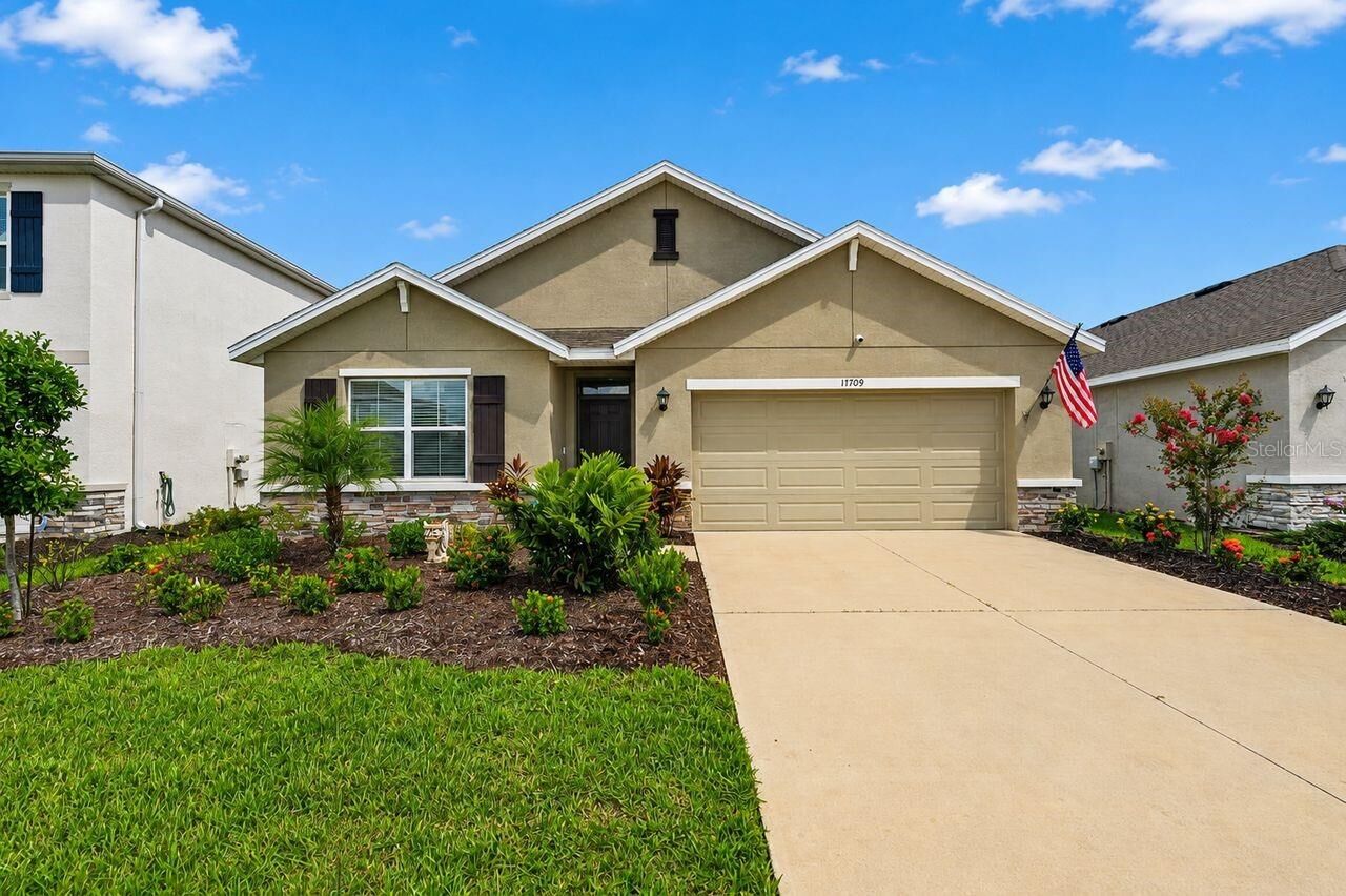 Property Photo: 17709 Canopy Place FL 34211