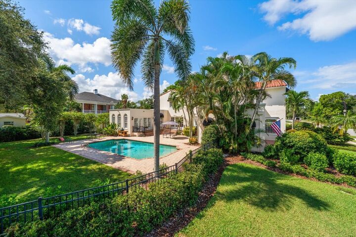 Property Photo:  561 Palmetto Road  FL 33756 